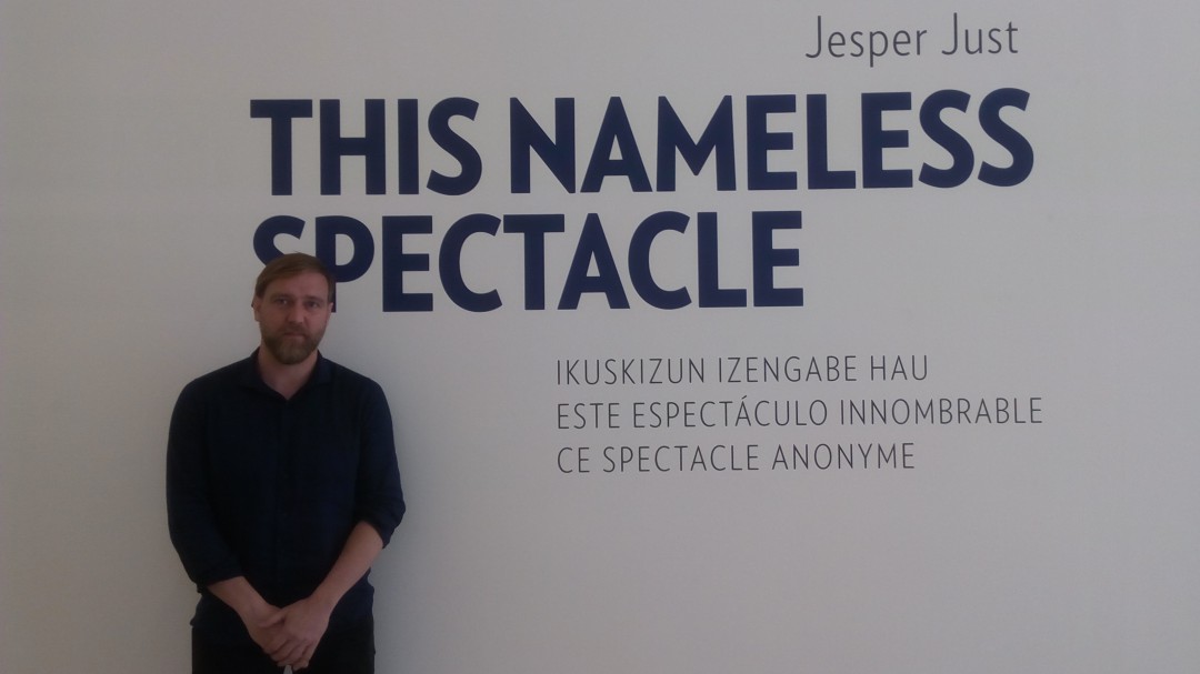 Jesper Just cuestiona los límites del cuerpo