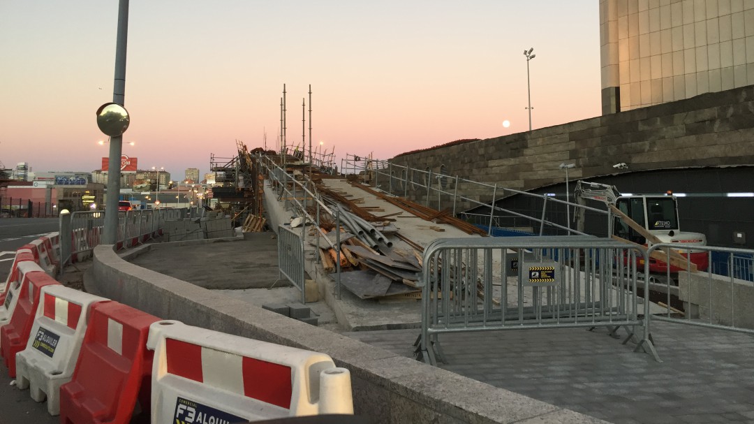 La obras de la pasarela de Marineda City entran en su recta final