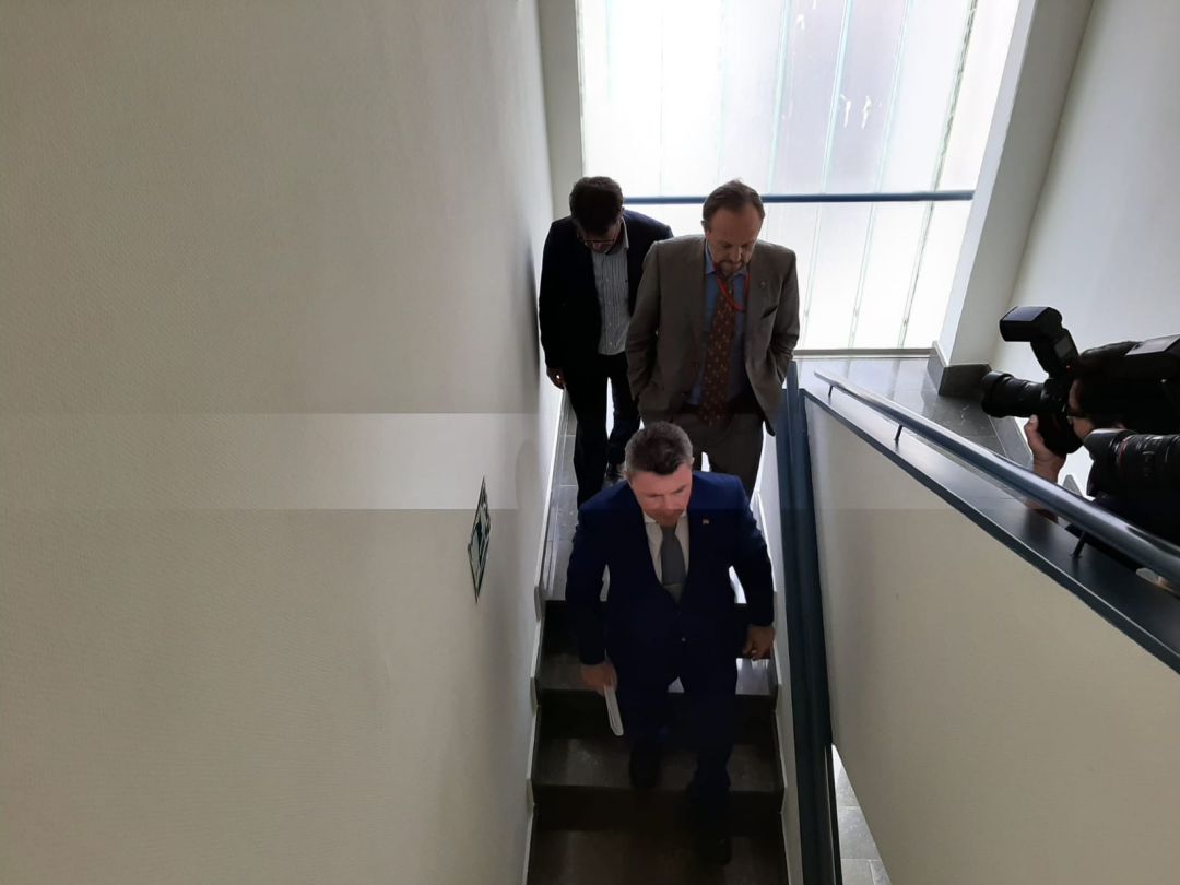 Vox se levanta de la mesa de negociación con PP y Ciudadanos Vox se levanta de la mesa de negociación con PP y Ciudadanos