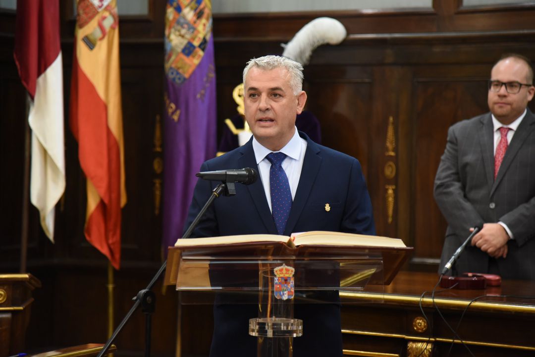 José Luis Vega toma el bastón de mando en la Diputación de Guadalajara prometiendo "escuchar a todos y huir del sectarismo": Vega toma el bastón de mando en la Diputación prometiendo "escuchar a todos y huir del sectarismo" José Luis Vega toma el bastón de mando en la Diputación de Guadalajara prometiendo "escuchar a todos y huir del sectarismo": Vega toma el bastón de mando en la Diputación prometiendo "escuchar a todos y huir del sectarismo"