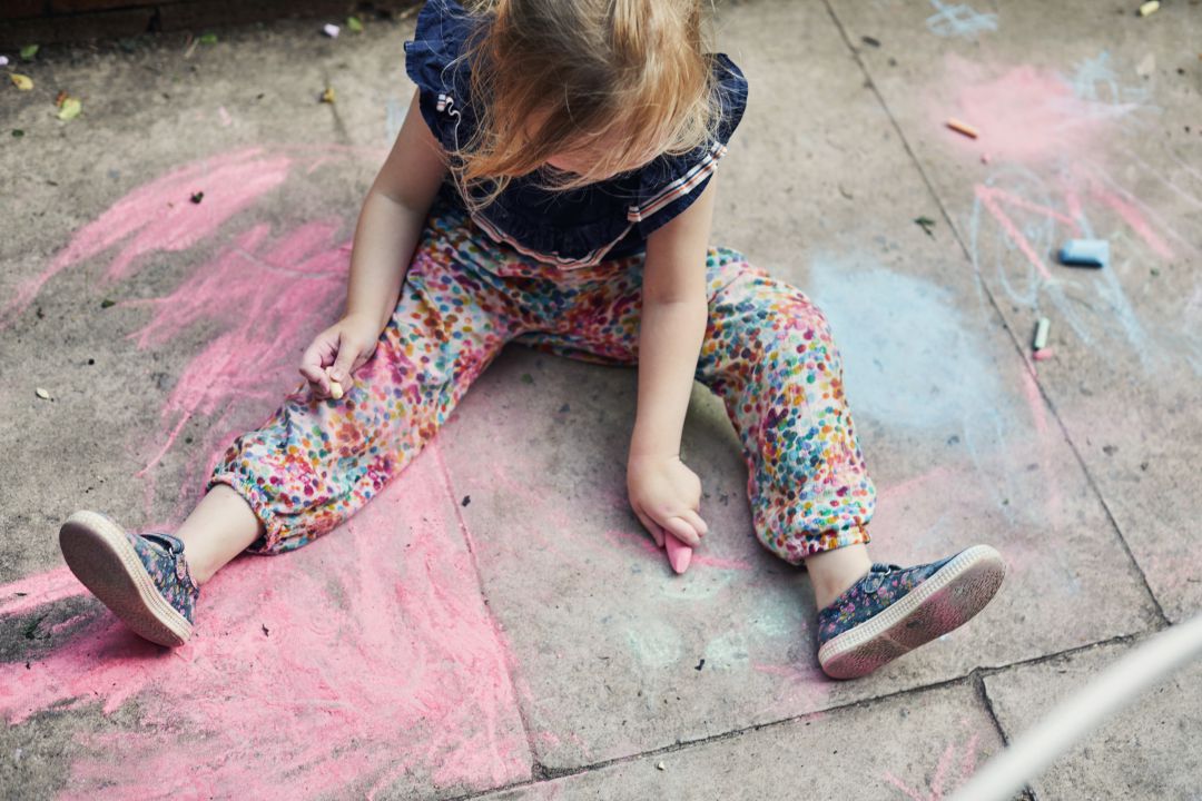 El cerebro de los niños interpreta que el tiempo es largo porque los eventos son nuevos. El cerebro de los niños interpreta que el tiempo es largo porque los eventos son nuevos.