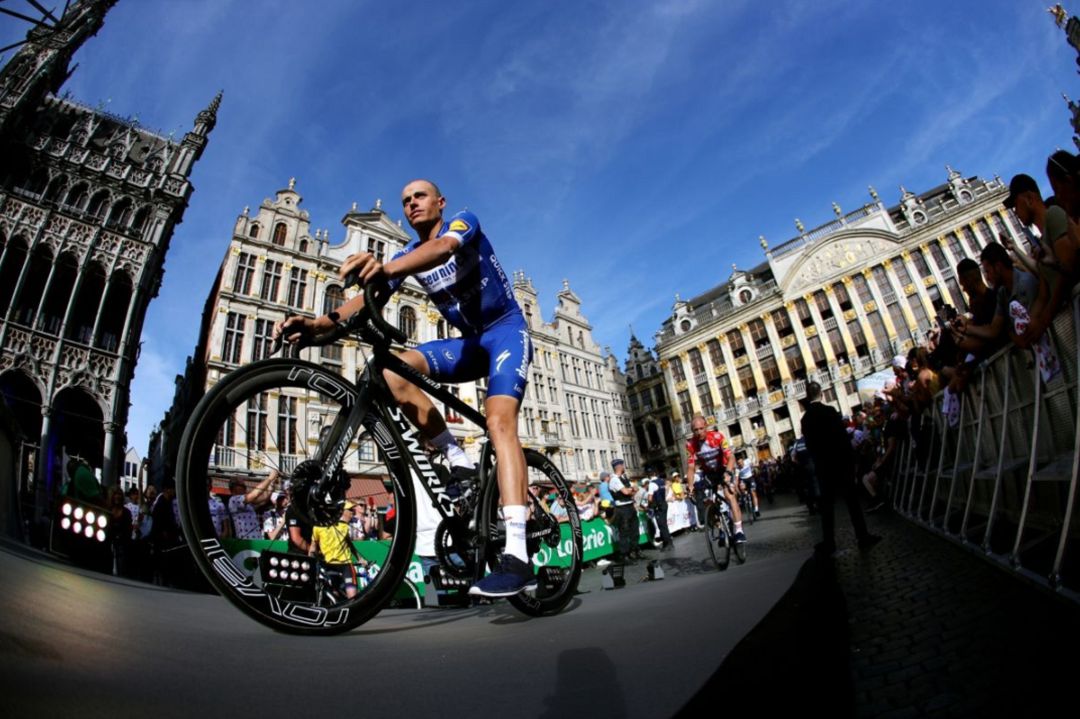 Enric Mas, "tranquilo y motivadísimo" en su debut en el Tour de Francia Enric Mas, "tranquilo y motivadísimo" en su debut en el Tour de Francia
