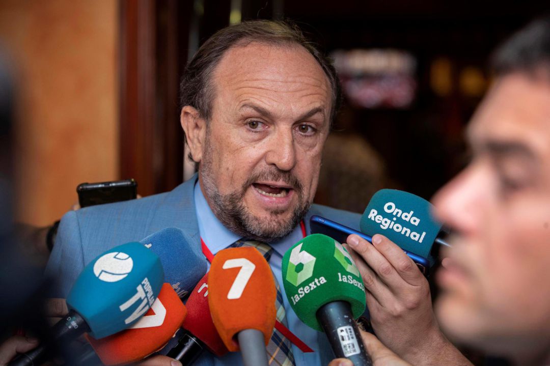 Los populares dicen que "hubo una llamada de Vox para el acuerdo" pero "a los diputados no les dieron la información" Los populares dicen que "hubo una llamada de Vox para el acuerdo" pero "a los diputados no les dieron la información"