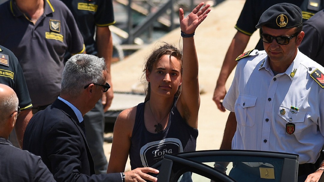 La capitana del 'Sea Watch 3' describe a Salvini como un "racista peligroso"