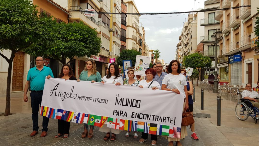 Puente Genil realiza una marcha silenciosa para reivindicar el avance en la investigación del caso Angelo Puente Genil realiza una marcha silenciosa para reivindicar el avance en la investigación del caso Angelo