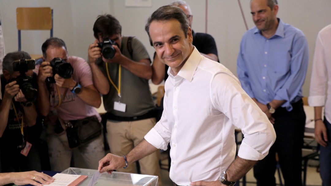El conservador Mitsotakis gana por mayoría absoluta las elecciones griegas