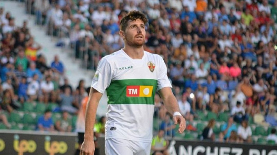 Javi Flores rescinde su contrato con el Elche para firmar con el Córdoba