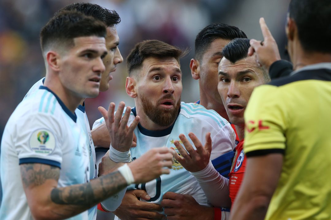 Messi, expulsado en su partido ante Chile. Messi, expulsado en su partido ante Chile.