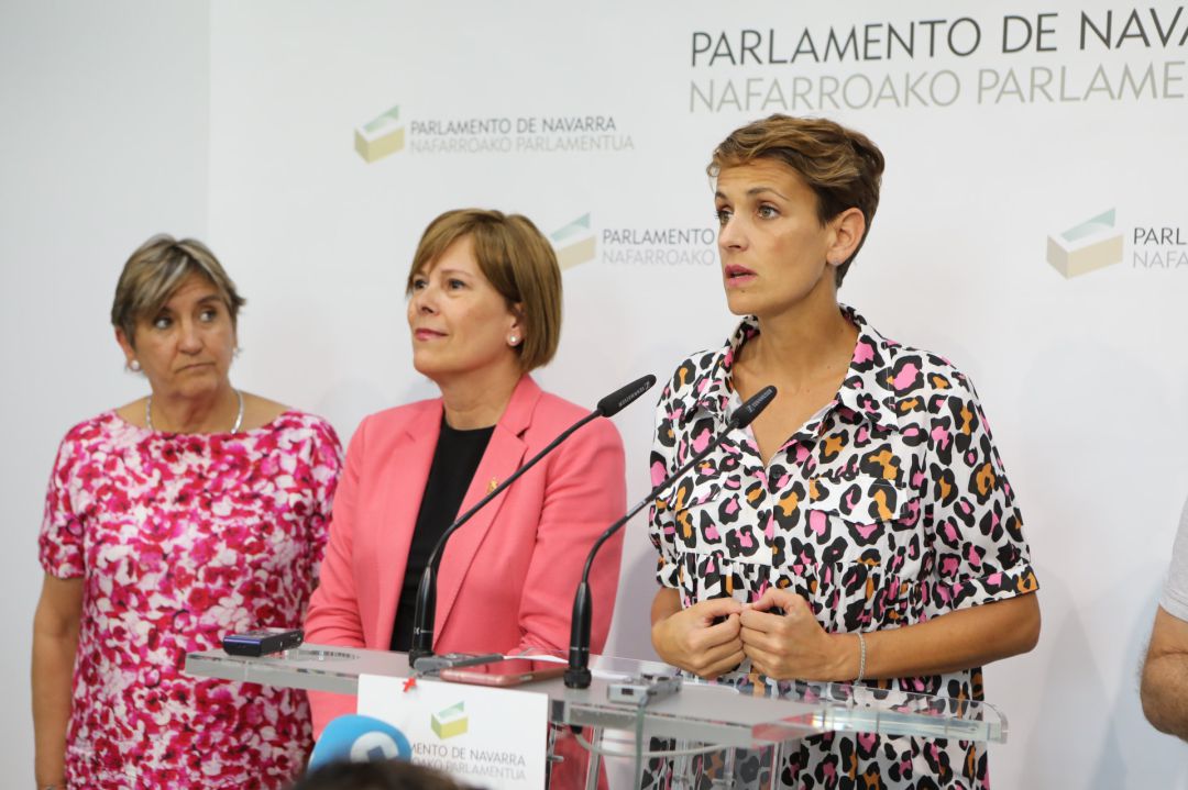 La secretaria general de PSN, María Chivite, junto a Marisa de Simón y Uxue Barkos La secretaria general de PSN, María Chivite, junto a Marisa de Simón y Uxue Barkos