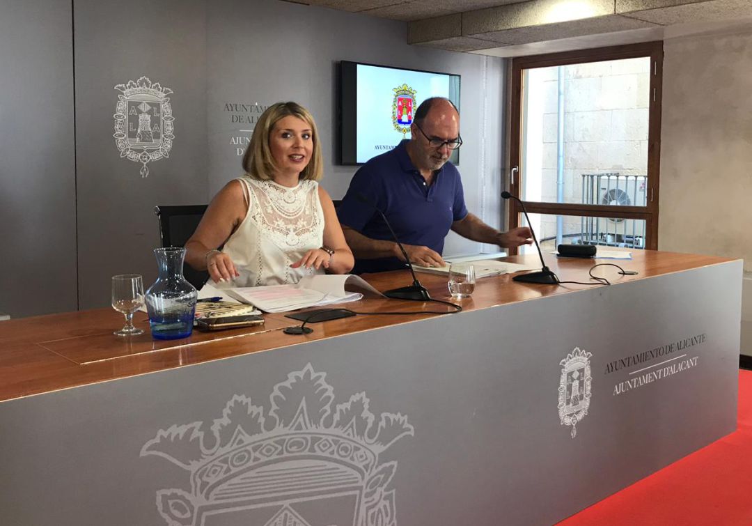 Ciudadanos hace "borrón y cuenta nueva" para ceder el recinto para la vaquilla de El Moralet Ciudadanos hace "borrón y cuenta nueva" para ceder el recinto para la vaquilla de El Moralet