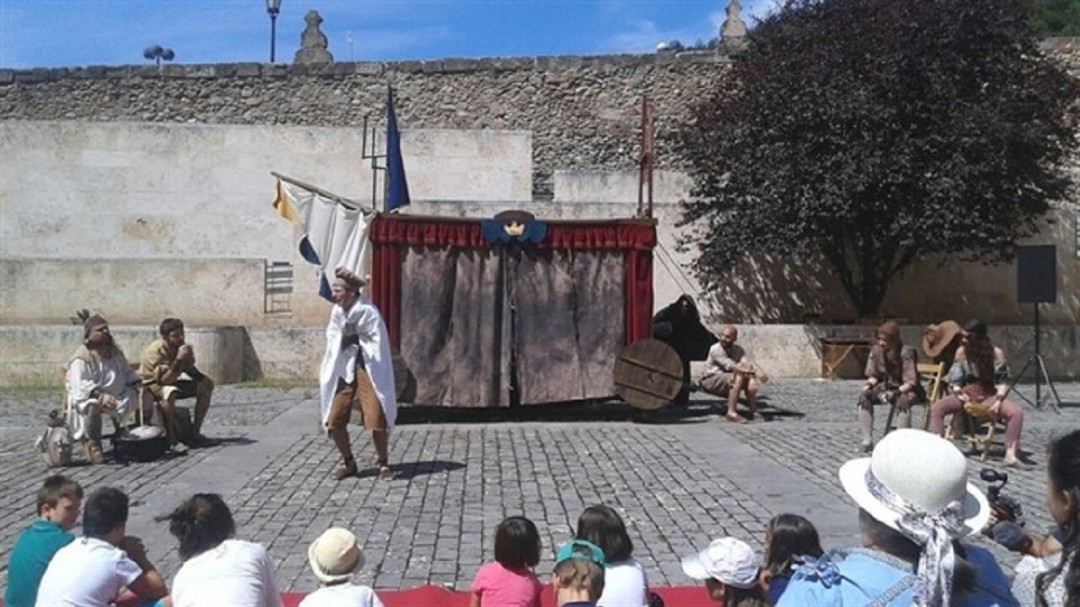 Bardos, cantores, danzantes y titiriteros