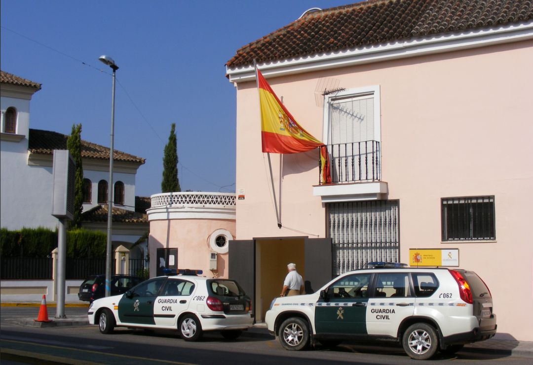 "En la zona de Arahal solo hay una patrulla de la guardia civil para 70.000 personas" "En la zona de Arahal solo hay una patrulla de la guardia civil para 70.000 personas"