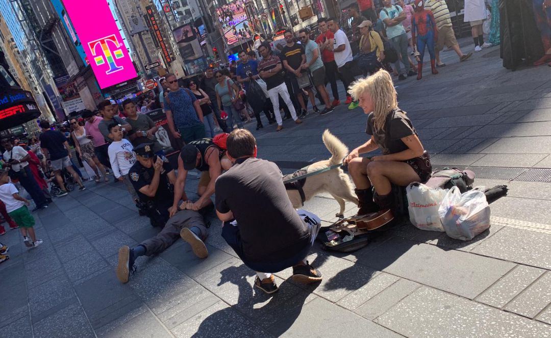 Un policía valenciano, de vacaciones en Nueva York, detiene a un hombre por agredir a un agente Un policía valenciano, de vacaciones en Nueva York, detiene a un hombre por agredir a un agente