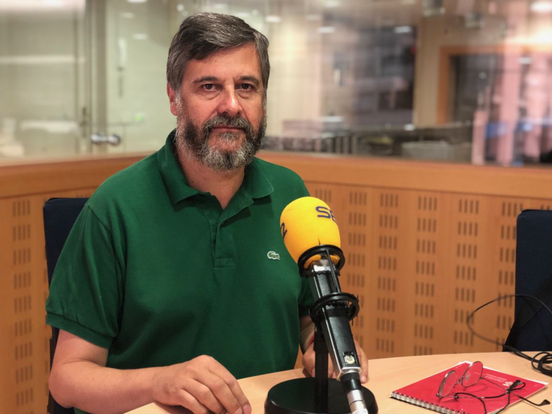 Jordi Frau a l'estudi de Ràdio Girona Jordi Frau a l'estudi de Ràdio Girona
