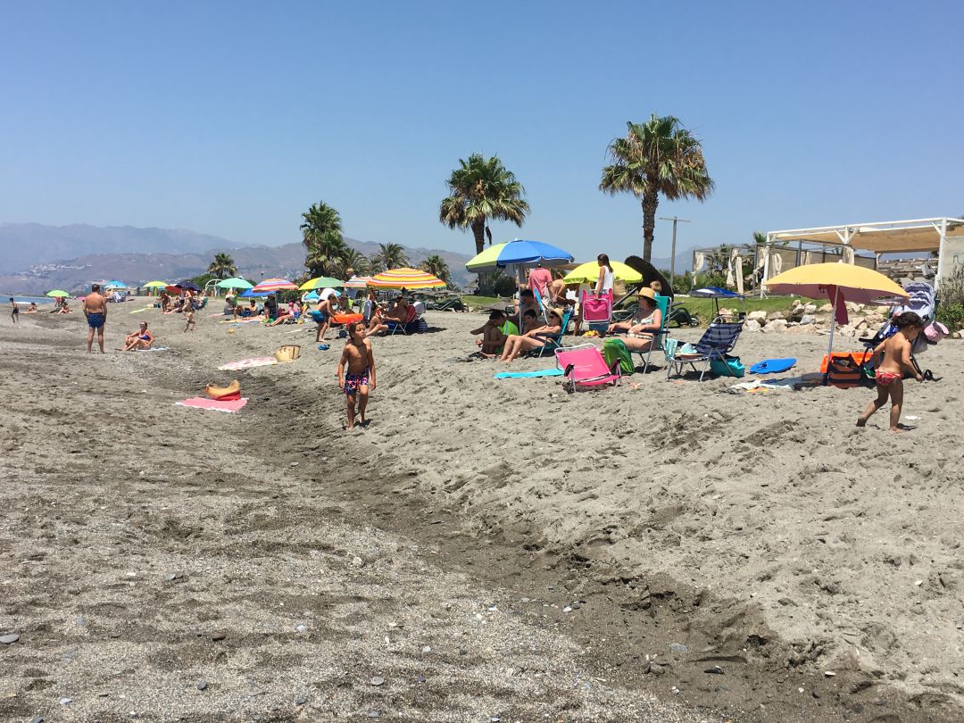 Estado en el que ha quedado playa Granada de Motril tras el último temporal de poniente Estado en el que ha quedado playa Granada de Motril tras el último temporal de poniente