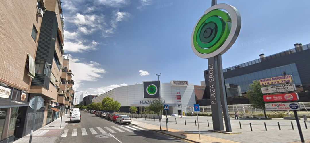 La detención tuvo lugar después de que los dos hombres intentaran robar en el centro comercial Plaza Éboli de Pinto. La detención tuvo lugar después de que los dos hombres intentaran robar en el centro comercial Plaza Éboli de Pinto.