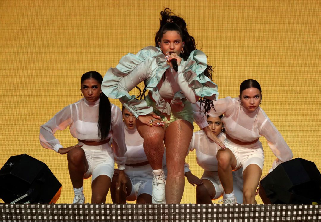 La cantante Rosalía actúa durante la fiesta de bienvenida del festival Mad Cool 2019, que arranca mañana su cuarta edición con cabezas de cartel de la talla de Bon Iver, Vampire Weekend,Chemical Brothers, o los españoles Vetusta Morla La cantante Rosalía actúa durante la fiesta de bienvenida del festival Mad Cool 2019, que arranca mañana su cuarta edición con cabezas de cartel de la talla de Bon Iver, Vampire Weekend,Chemical Brothers, o los españoles Vetusta Morla