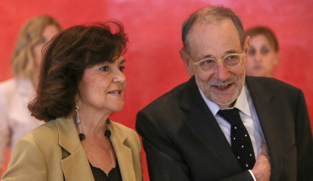 Javier Solana y Carmen Calvo homenajean a José Pedro Perez-Llorca en el Museo del Prado a finales de mayo. Javier Solana y Carmen Calvo homenajean a José Pedro Perez-Llorca en el Museo del Prado a finales de mayo.