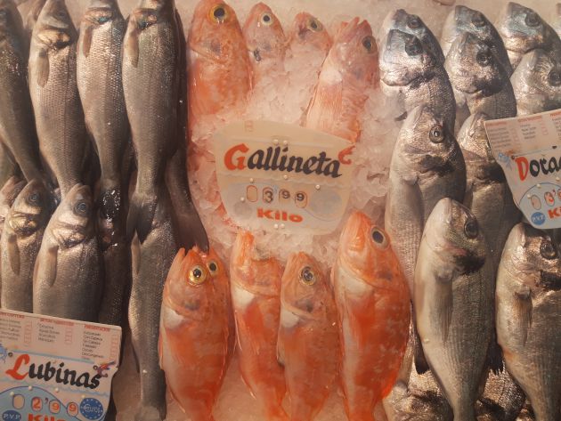 Gallineta, en una pescadería del Mercado de Los Mostenses (Madrid). Gallineta, en una pescadería del Mercado de Los Mostenses (Madrid).