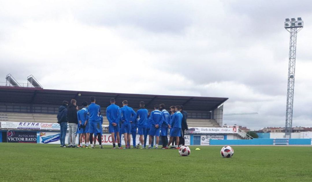 La plantilla de la Arandina durante una sesión de trabajo de la reciente temporada. La plantilla de la Arandina durante una sesión de trabajo de la reciente temporada.