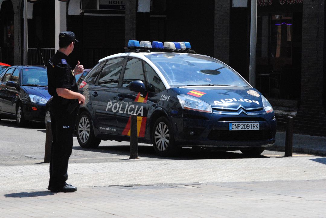 Un agente de la Policía Nacional Un agente de la Policía Nacional
