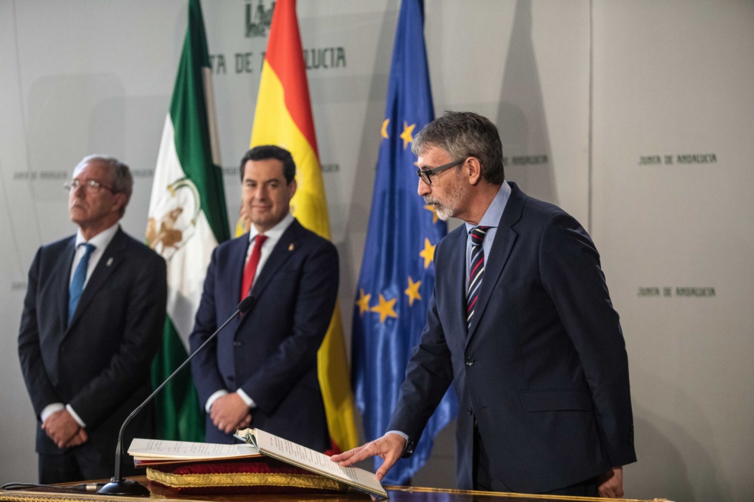 Piniella toma posesión reclamando más financiación a la Junta Piniella toma posesión reclamando más financiación a la Junta