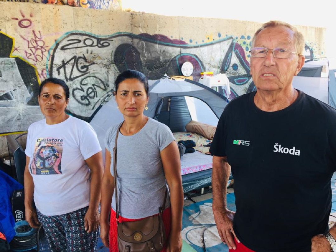Familias desalojadas de la nave de Calmante Vitaminado, viviendo bajo un puente cercano al barrio del Naranjo (Córdoba) Familias desalojadas de la nave de Calmante Vitaminado, viviendo bajo un puente cercano al barrio del Naranjo (Córdoba)