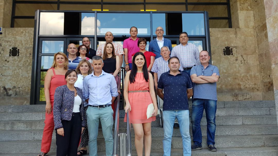 La diputada Gema Villarroel junto a concejales de Ciudadanos La diputada Gema Villarroel junto a concejales de Ciudadanos