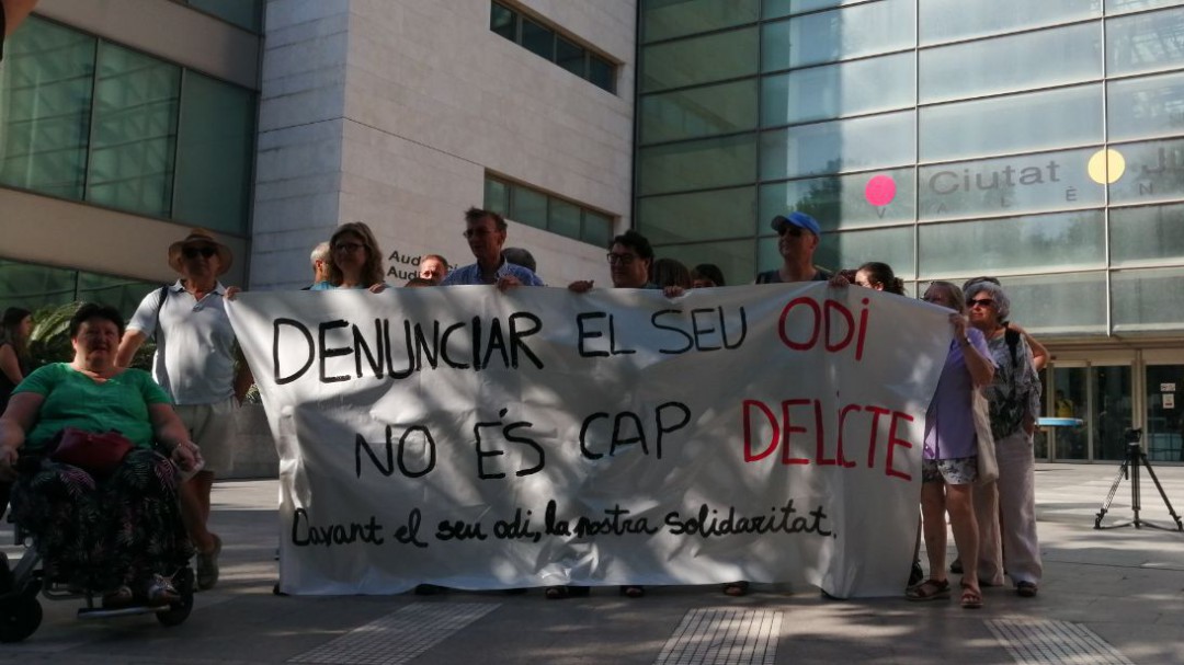 Las tres activistas feministas y LGTBI acusadas por HazteOir se acogen a su derecho a no declarar