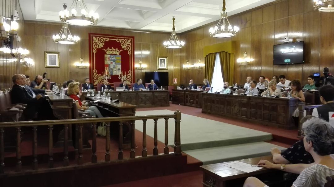 Primer pleno de la Diputación Provincial bajo la presidencia de Francisco Requejo Primer pleno de la Diputación Provincial bajo la presidencia de Francisco Requejo