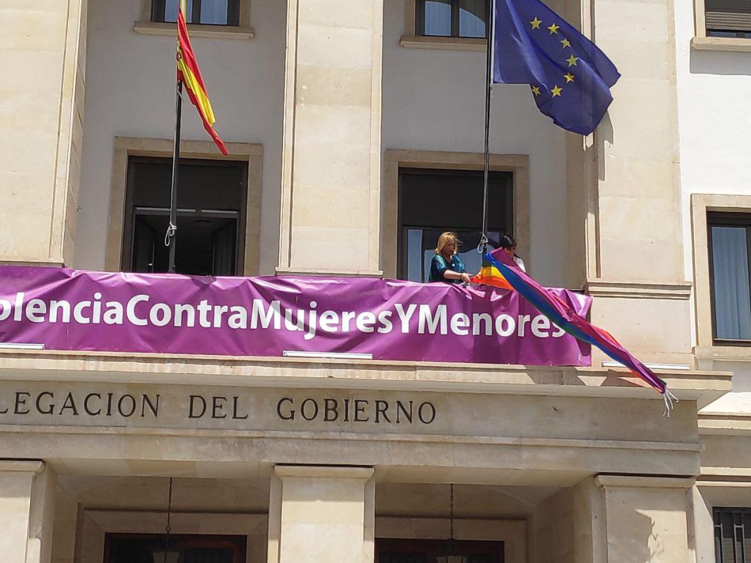 La bandera arcoiris ya ondea en Subdelegación La bandera arcoiris ya ondea en Subdelegación