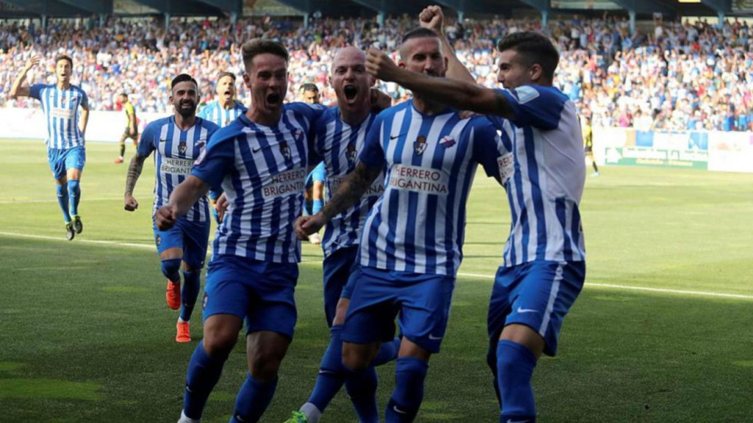 La Ponferradina fija seis de los siete encuentros previstos esta pretemporada