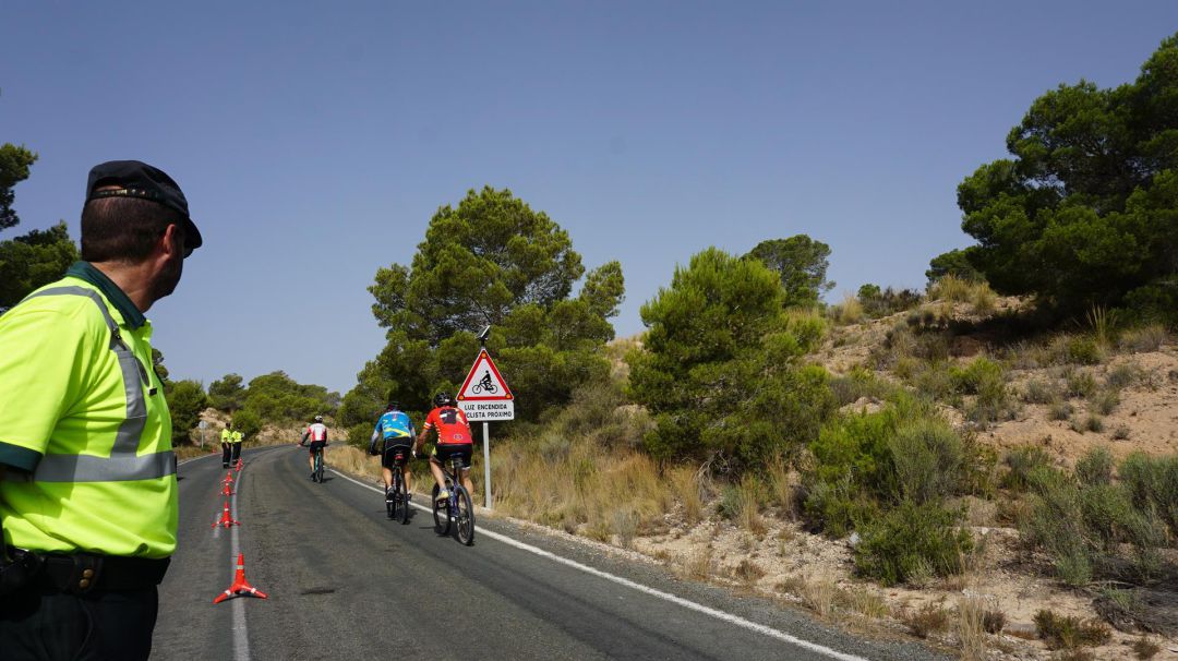 Nuevas señales electrónicas de la DGT alertan a los conductores de la presencia de ciclistas en puntos críticos Nuevas señales electrónicas de la DGT alertan a los conductores de la presencia de ciclistas en puntos críticos