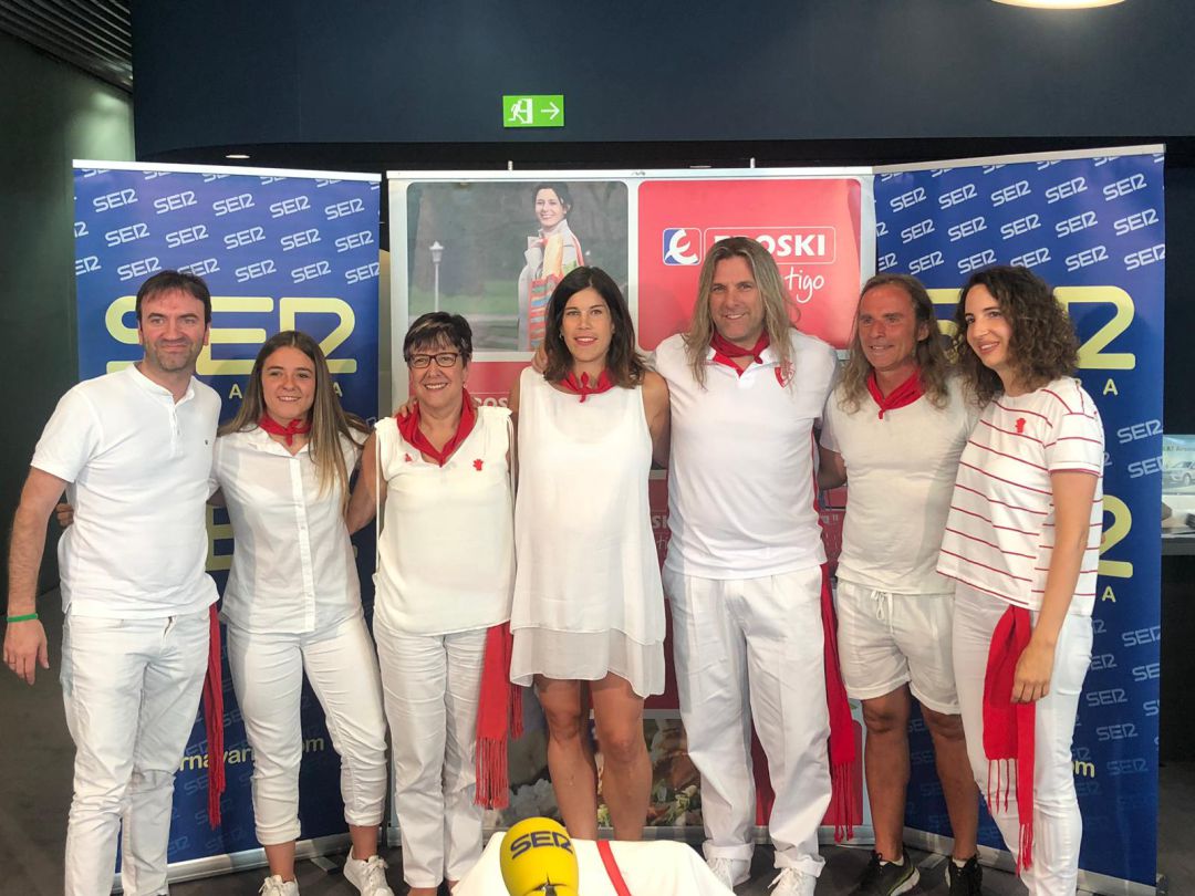 Osasuna Femenino recibe el pañuelico de honor Osasuna Femenino recibe el pañuelico de honor