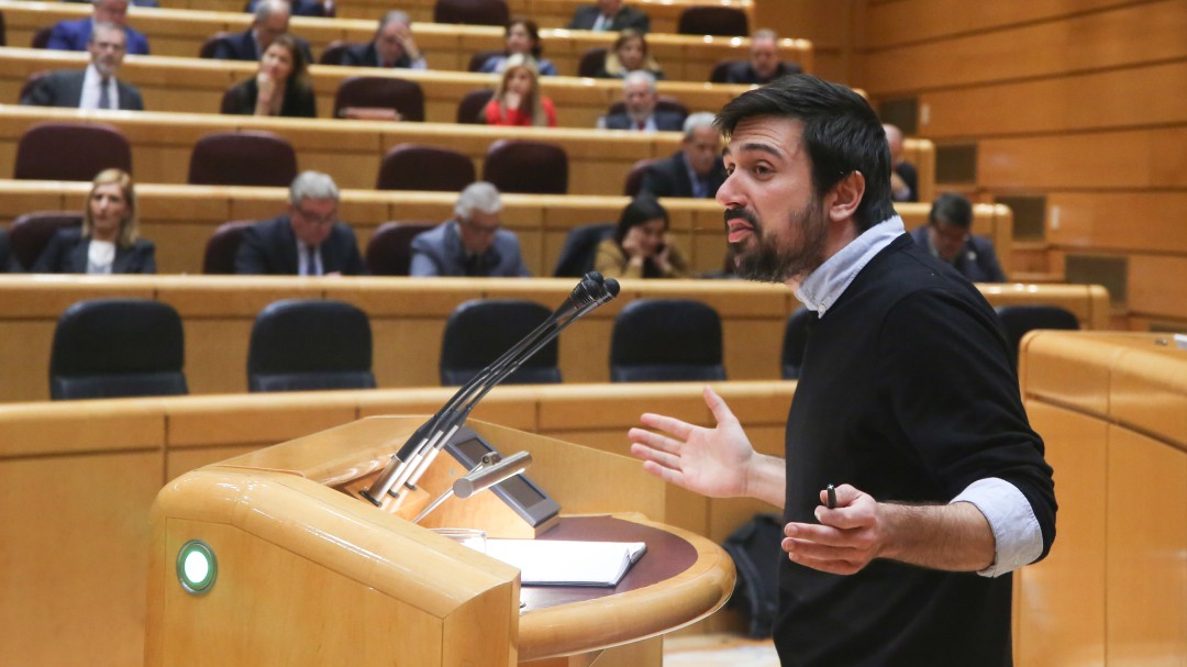 Espinar se une a las críticas internas por la consulta de Podemos a las bases