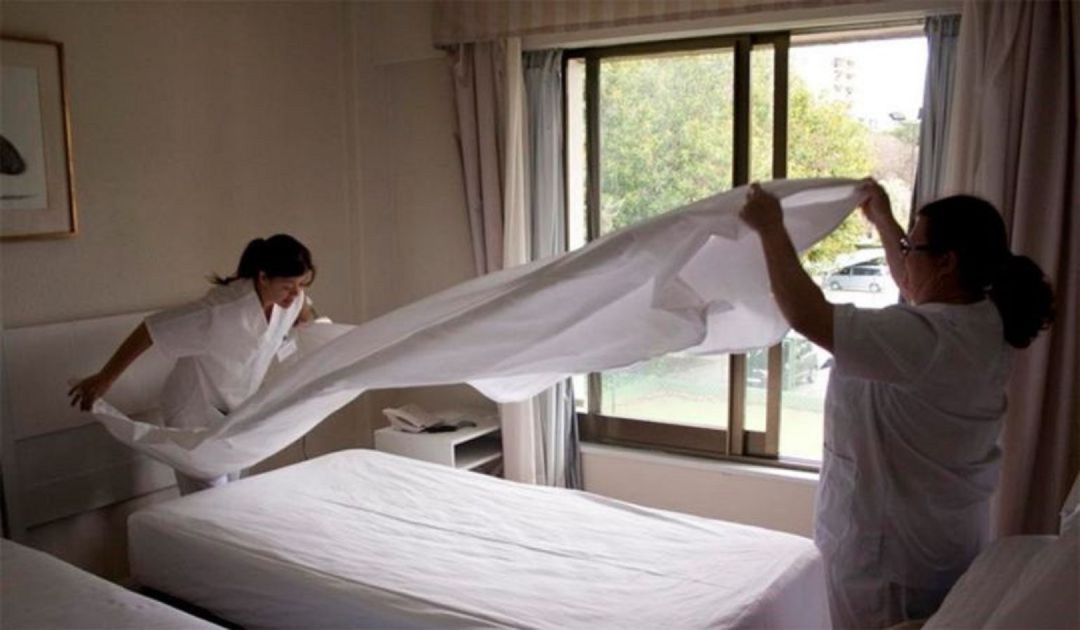 Consumiciones a cambio de renunciar a la limpieza: la nueva "medida ecológica" de los hoteles Consumiciones a cambio de renunciar a la limpieza: la nueva "medida ecológica" de los hoteles