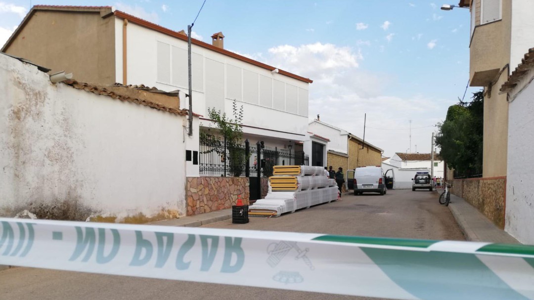Mata a su madre y después se quita la vida en una vivienda de Casas de Benítez