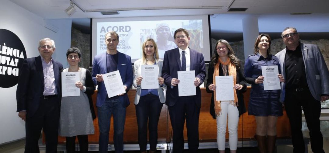 Las formaciones políticas con representación parlamentaria la pasada legislatura firmaron el compromiso con la CVONGD Las formaciones políticas con representación parlamentaria la pasada legislatura firmaron el compromiso con la CVONGD