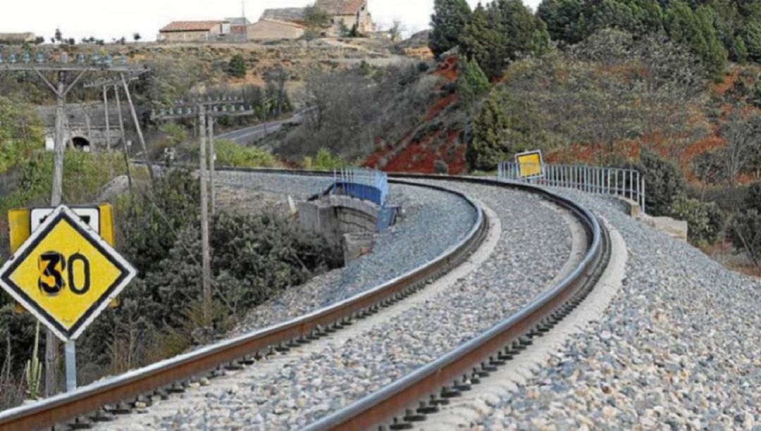 La Cámara de Comercio de Zaragoza vuelve a reivindicar el corredor Cantábrico-Mediterráneo La Cámara de Comercio de Zaragoza vuelve a reivindicar el corredor Cantábrico-Mediterráneo