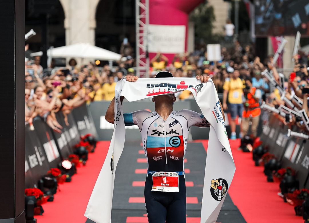 Eneko Llanos entrando en la línea de meta de la plaza de España. Eneko Llanos entrando en la línea de meta de la plaza de España.