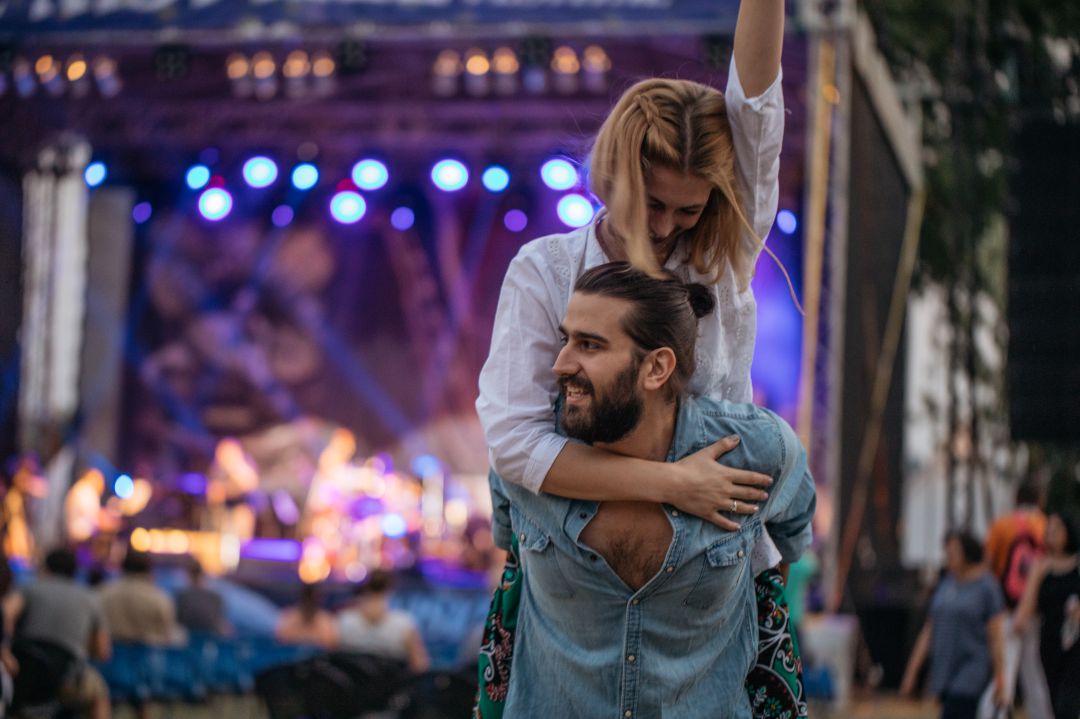 Ligar en festivales ahora es (más) posible (aún) gracias a Tinder Festival Mode Ligar en festivales ahora es (más) posible (aún) gracias a Tinder Festival Mode