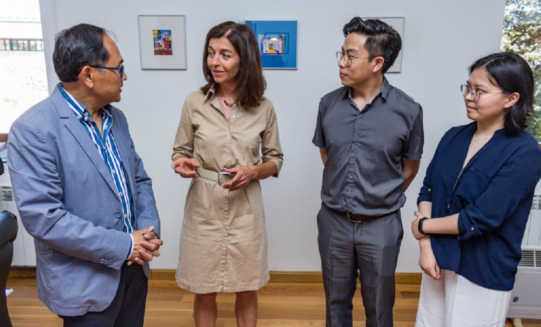 Elena Vicente, vicerrectora de Internacionalización y Antonio Lee, delegado para asuntos asiáticos de la UBU, junto a representantes de la Yunnan Business College Elena Vicente, vicerrectora de Internacionalización y Antonio Lee, delegado para asuntos asiáticos de la UBU, junto a representantes de la Yunnan Business College