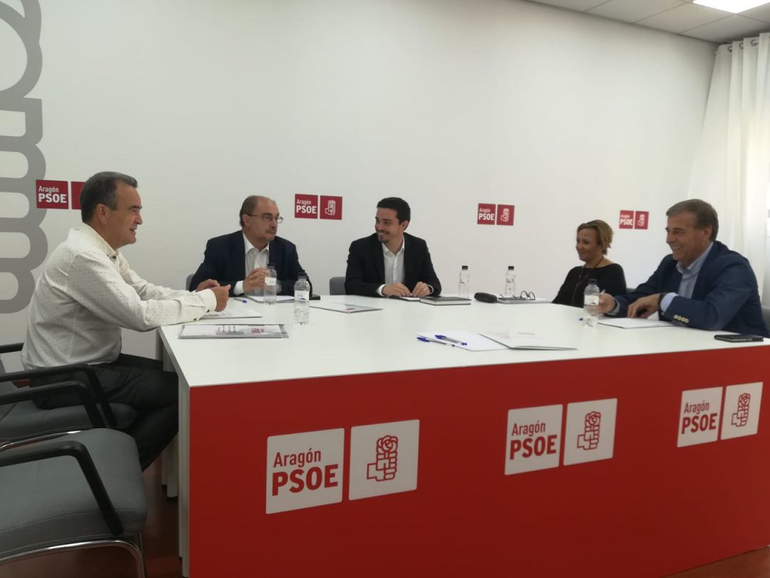 El comité negociador del PSOE, durante una de sus reuniones internas El comité negociador del PSOE, durante una de sus reuniones internas