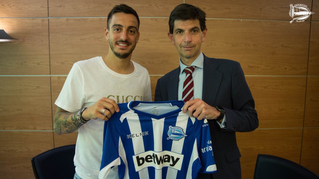 El Glorioso hace oficial la llegada de Joselu para tres temporadas