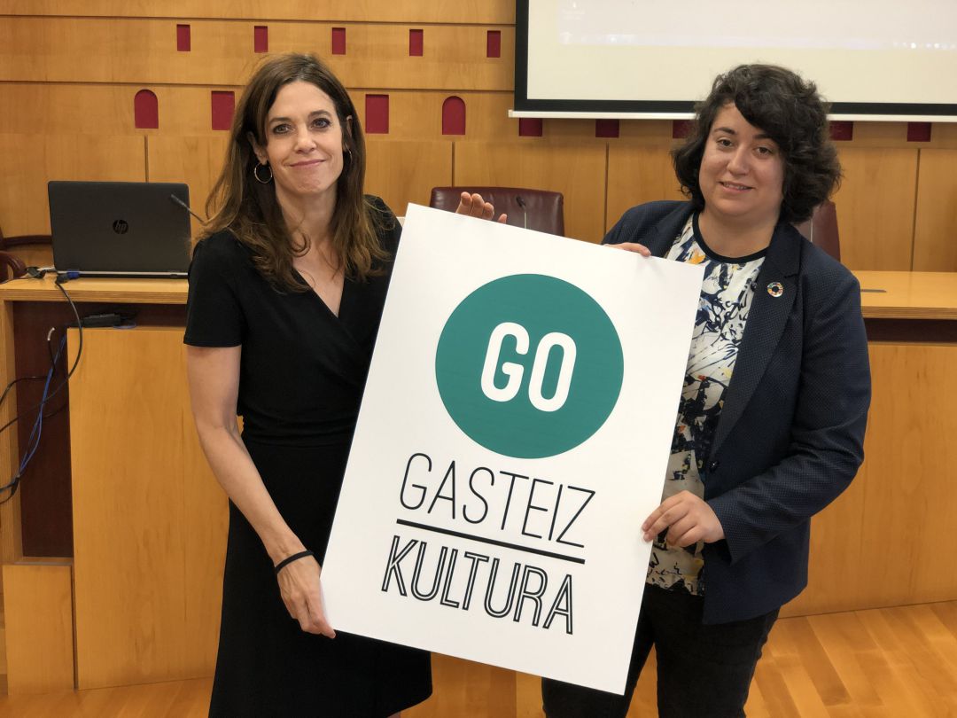 La Teniente de Alcalde Maider Etxebarria y la Concejala de Cultura Estíbaliz Canto La Teniente de Alcalde Maider Etxebarria y la Concejala de Cultura Estíbaliz Canto
