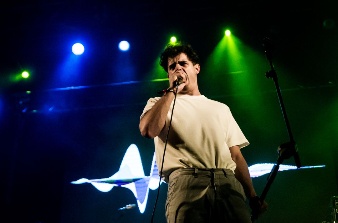 Diego, vocalista de Carolina Durante, durante una actuación en el FIB de 2018 Diego, vocalista de Carolina Durante, durante una actuación en el FIB de 2018