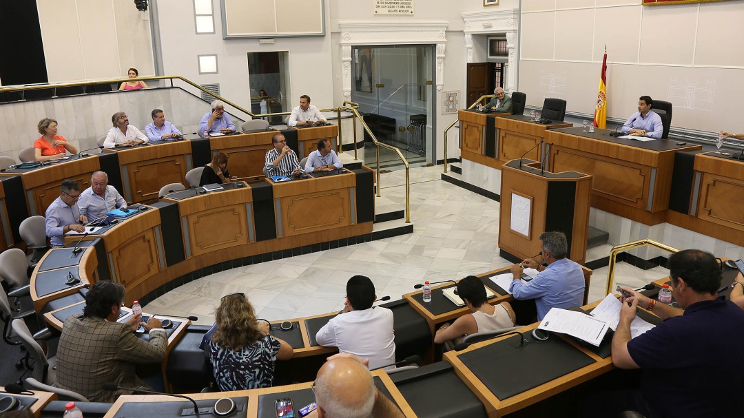 "C's ha de elegir entre regenerar la Diputación o investir a un PP que no justifica sus gastos"