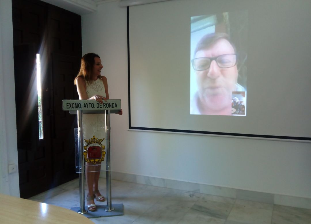 El pregonero durante un momento de la vídeo llamada El pregonero durante un momento de la vídeo llamada