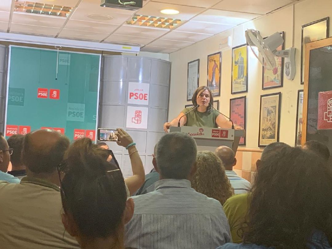 Momento de la intervención de M ª Teresa García en la asamblea del PSOE Momento de la intervención de M ª Teresa García en la asamblea del PSOE