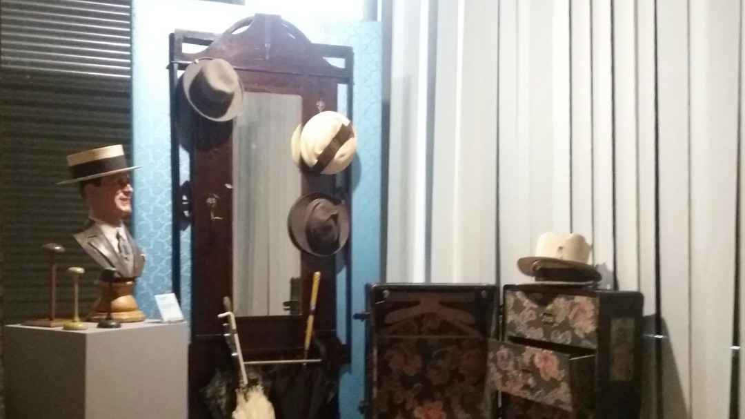 Tocados y sombreros en el Muséu del Pueblu d'Asturies